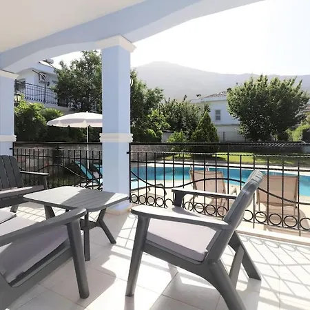 Oludenizde 3+1 Villla Villa *
