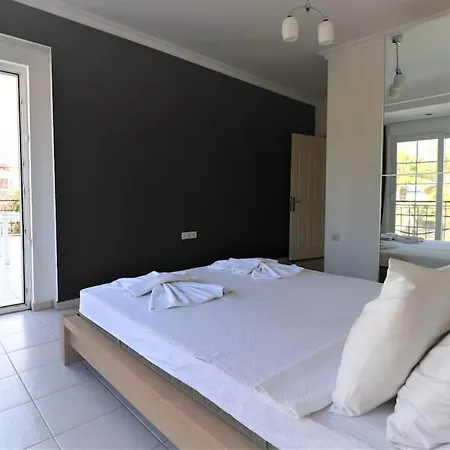 Oludenizde 3+1 Villla Villa *