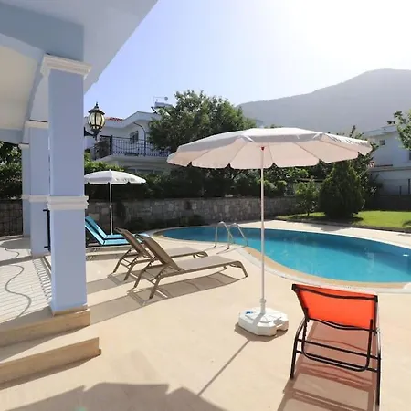 Oludenizde 3+1 Villla Villa Fethiye