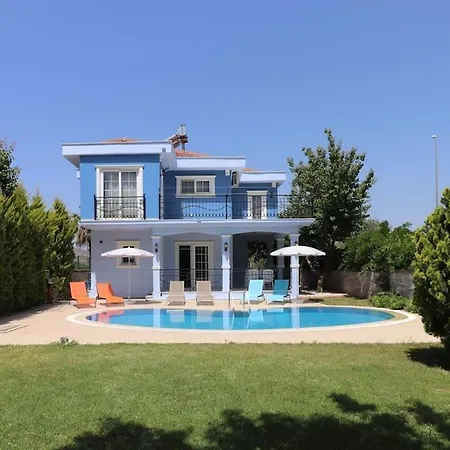 Villa Oludenizde 3+1 Villla